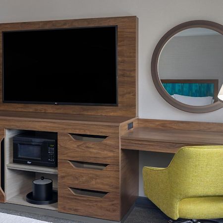 Hampton Inn & Suites By Hilton Toronto Downtown Экстерьер фото