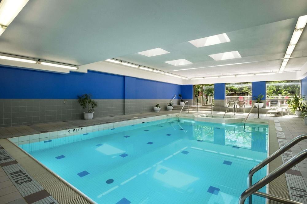 Hampton Inn & Suites By Hilton Toronto Downtown Экстерьер фото