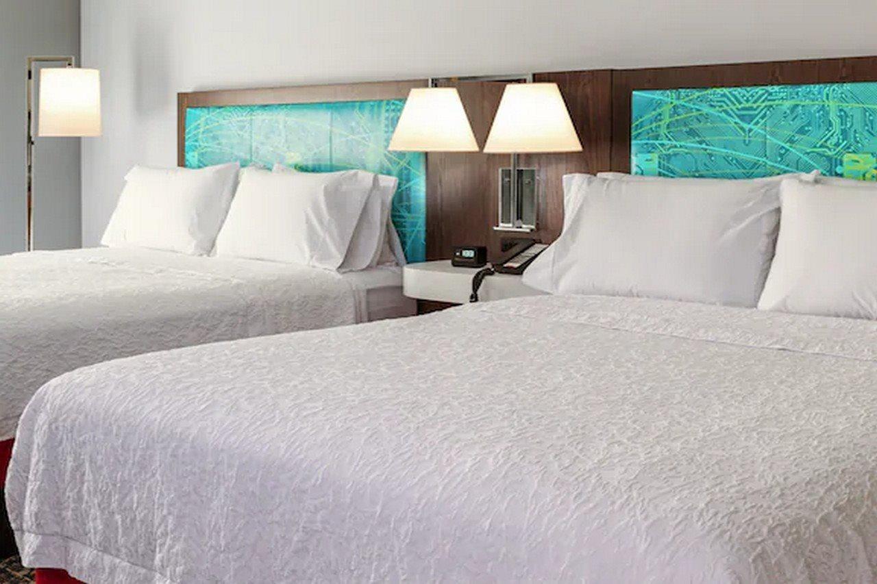 Hampton Inn & Suites By Hilton Toronto Downtown Экстерьер фото