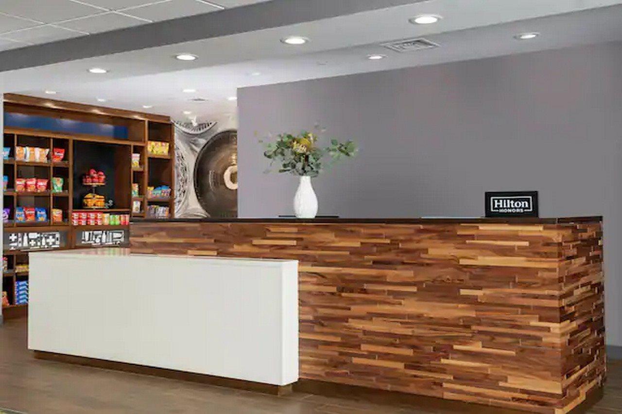Hampton Inn & Suites By Hilton Toronto Downtown Экстерьер фото