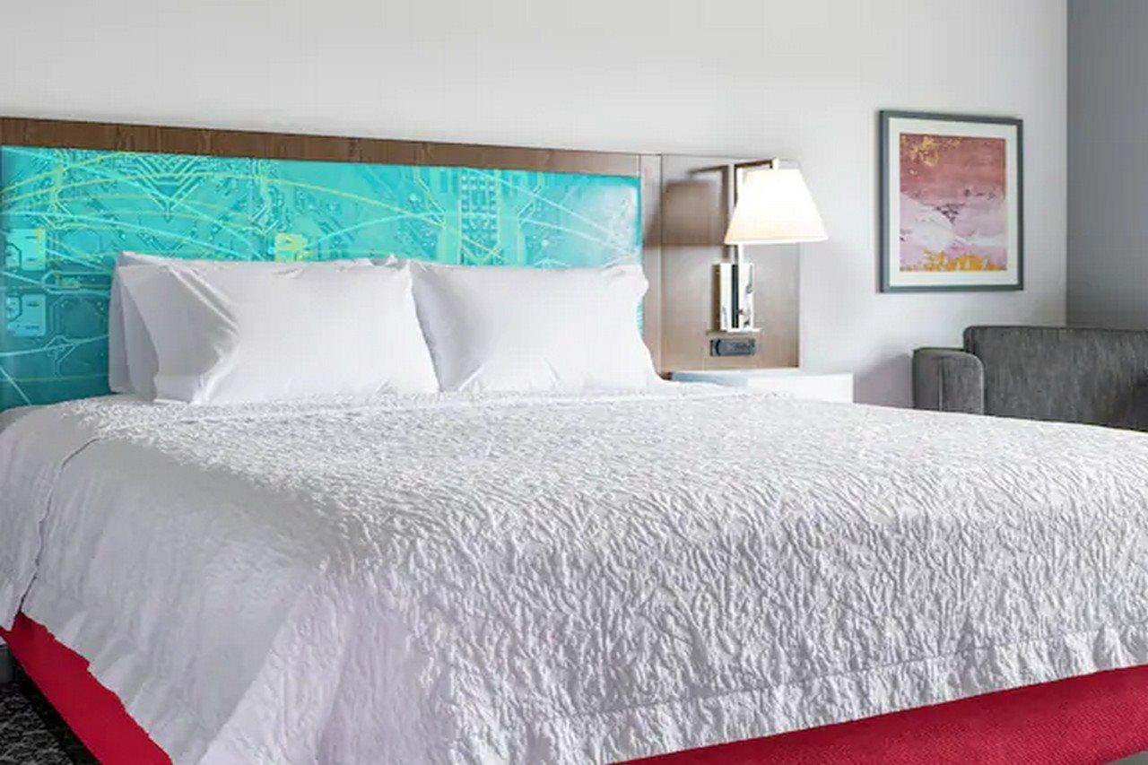 Hampton Inn & Suites By Hilton Toronto Downtown Экстерьер фото
