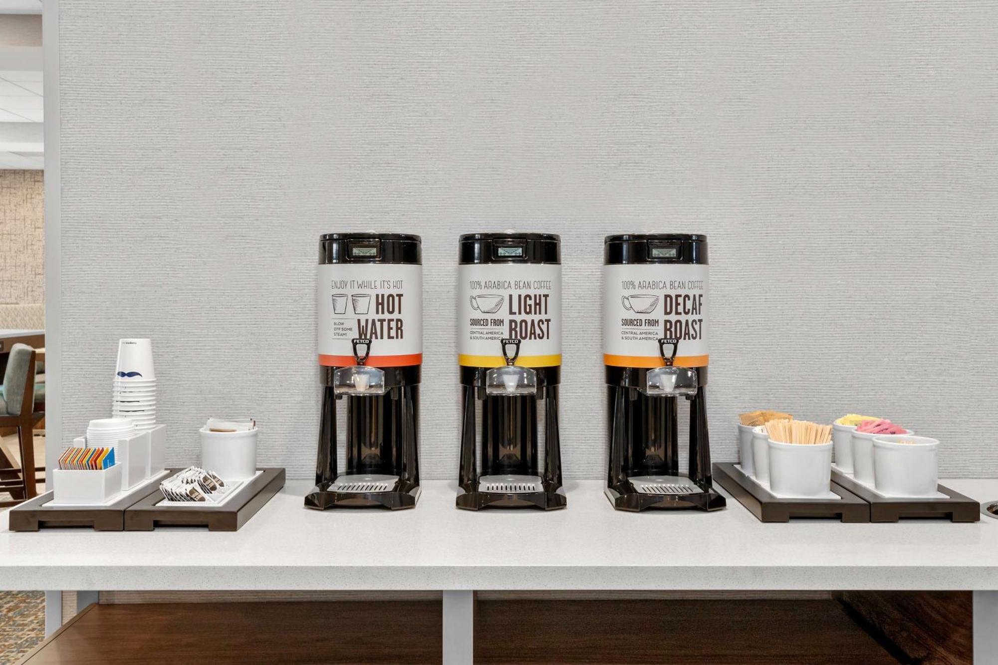 Hampton Inn & Suites By Hilton Toronto Downtown Экстерьер фото