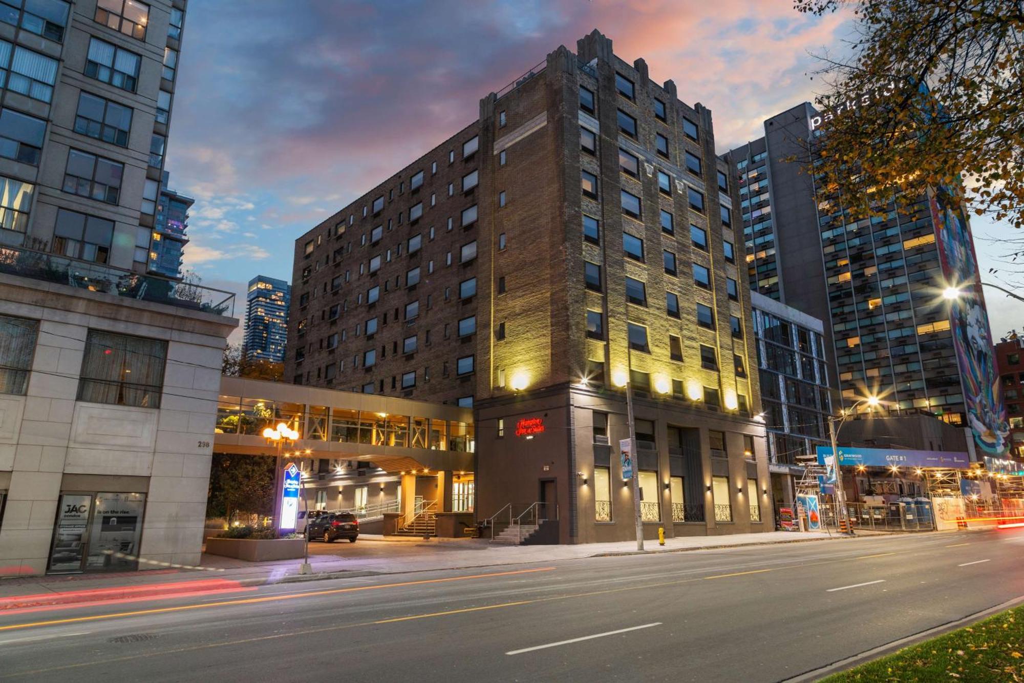 Hampton Inn & Suites By Hilton Toronto Downtown Экстерьер фото