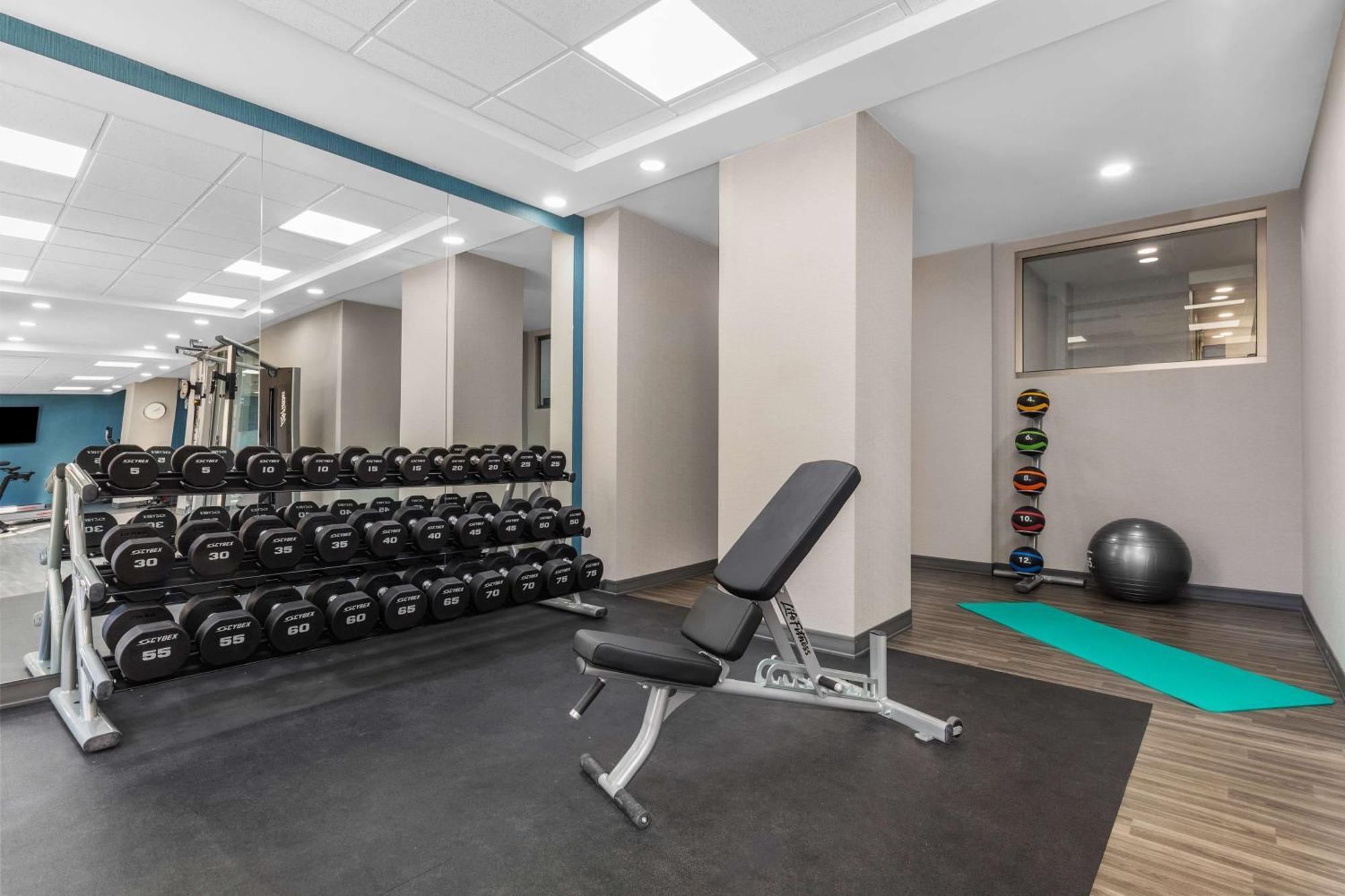 Hampton Inn & Suites By Hilton Toronto Downtown Экстерьер фото