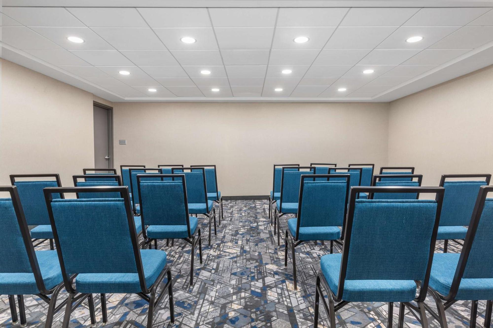 Hampton Inn & Suites By Hilton Toronto Downtown Экстерьер фото