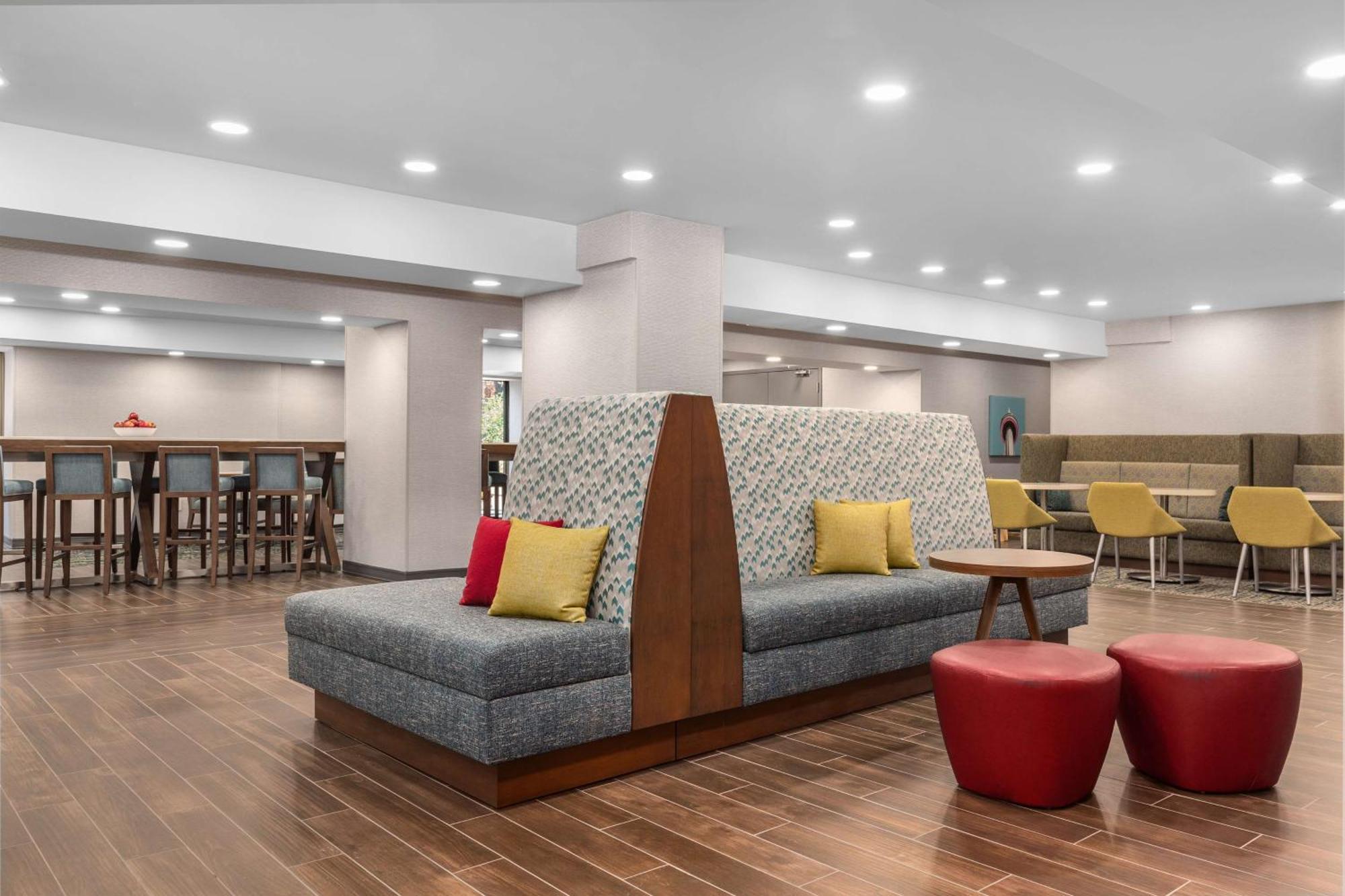 Hampton Inn & Suites By Hilton Toronto Downtown Экстерьер фото