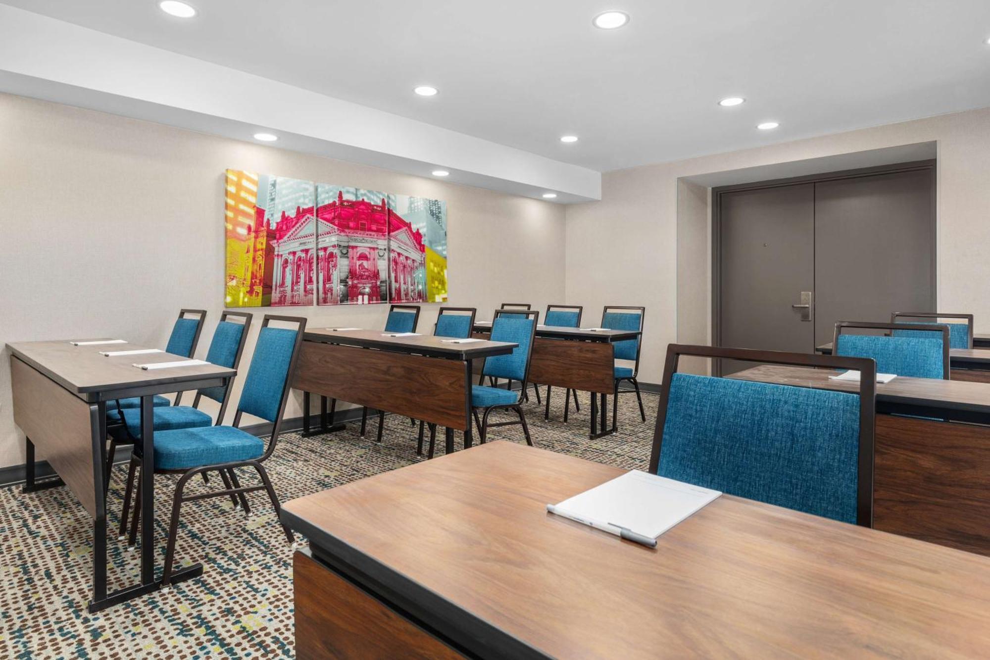 Hampton Inn & Suites By Hilton Toronto Downtown Экстерьер фото