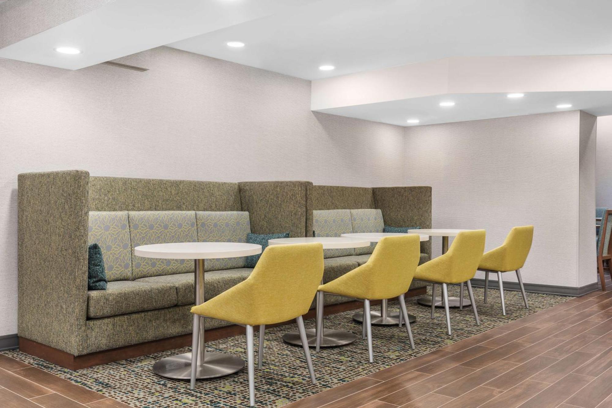 Hampton Inn & Suites By Hilton Toronto Downtown Экстерьер фото