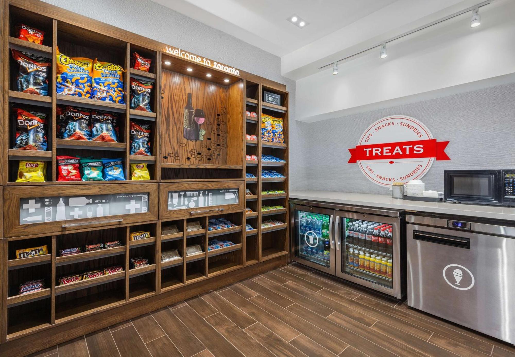 Hampton Inn & Suites By Hilton Toronto Downtown Экстерьер фото