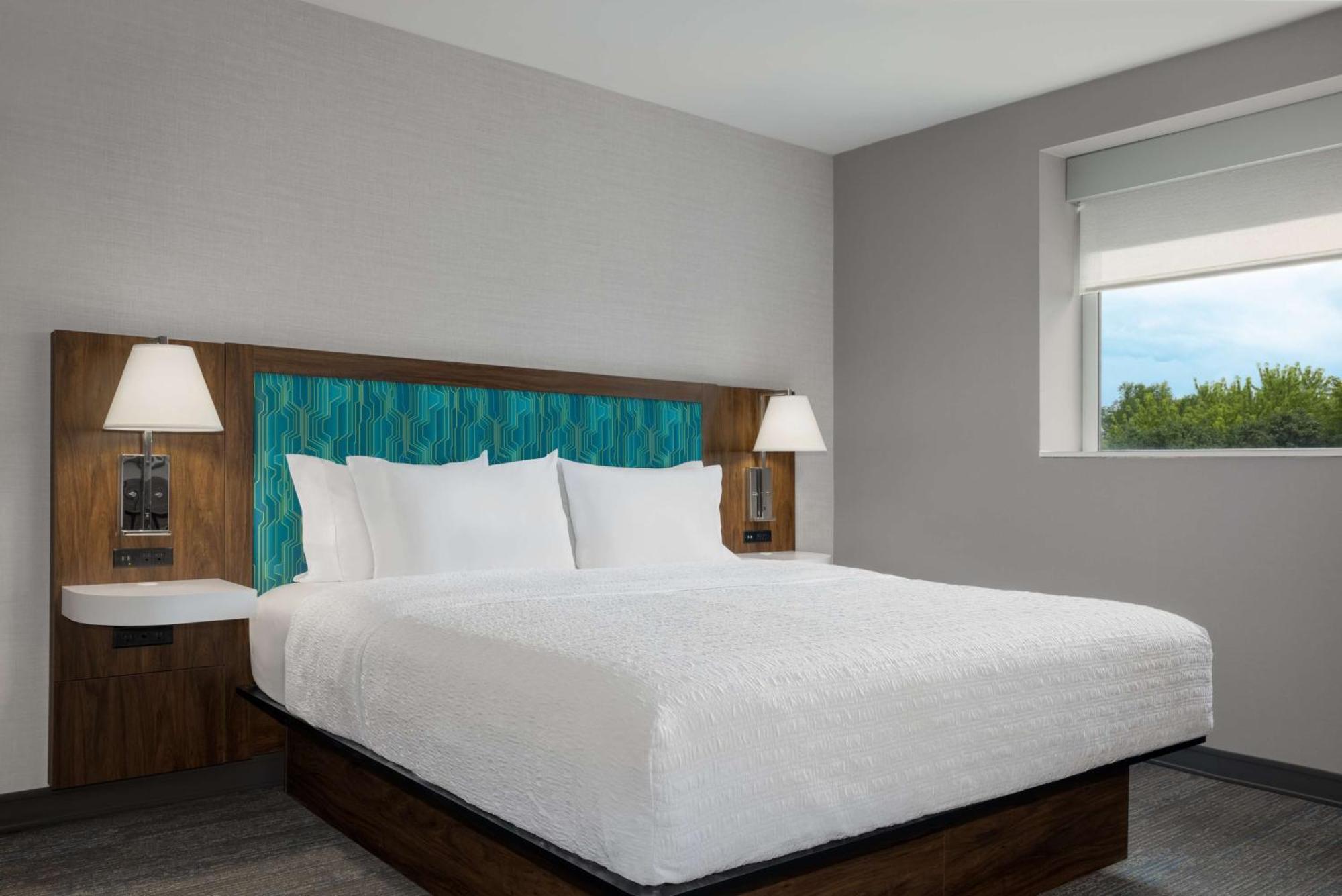 Hampton Inn & Suites By Hilton Toronto Downtown Экстерьер фото