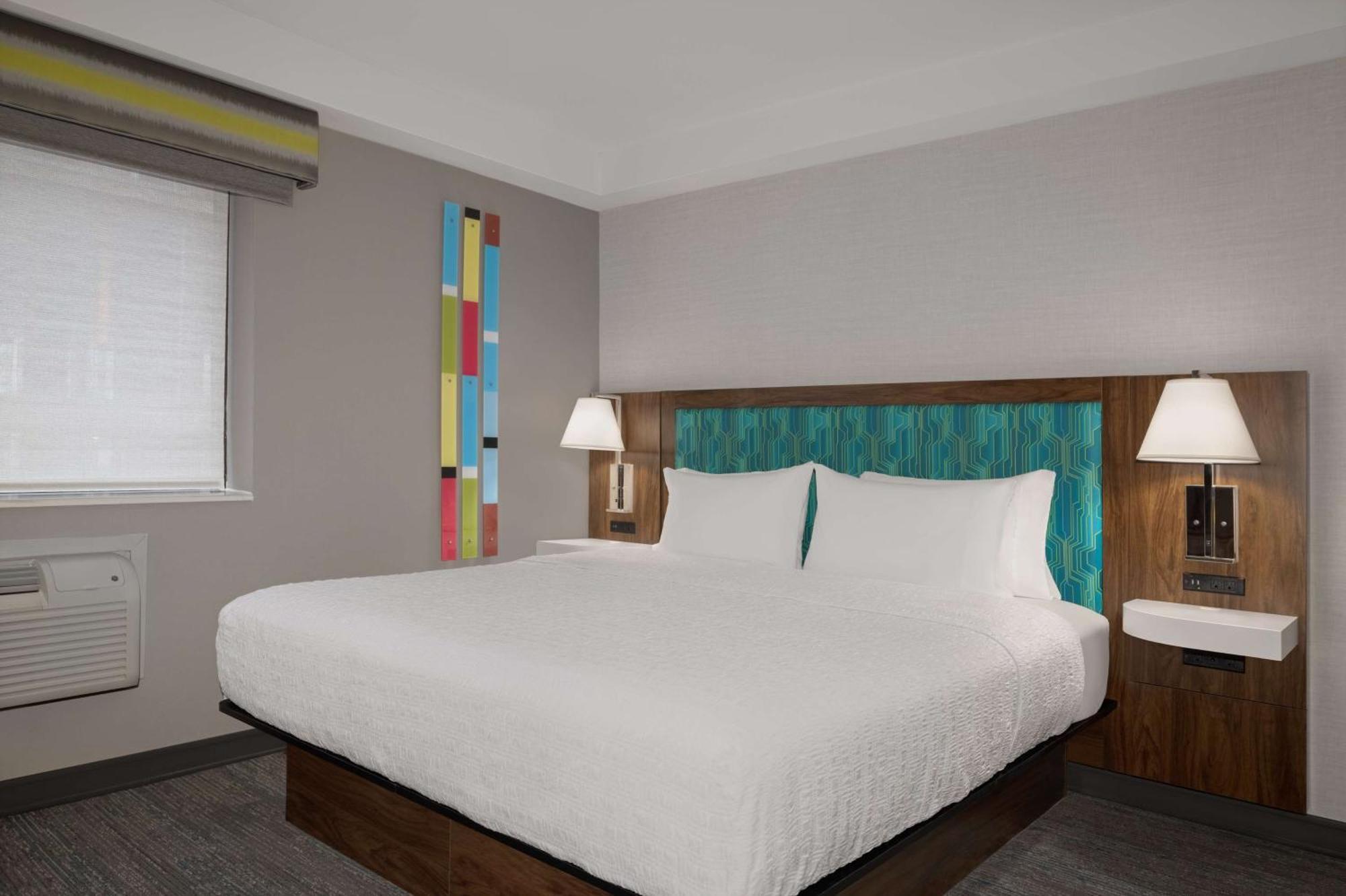 Hampton Inn & Suites By Hilton Toronto Downtown Экстерьер фото