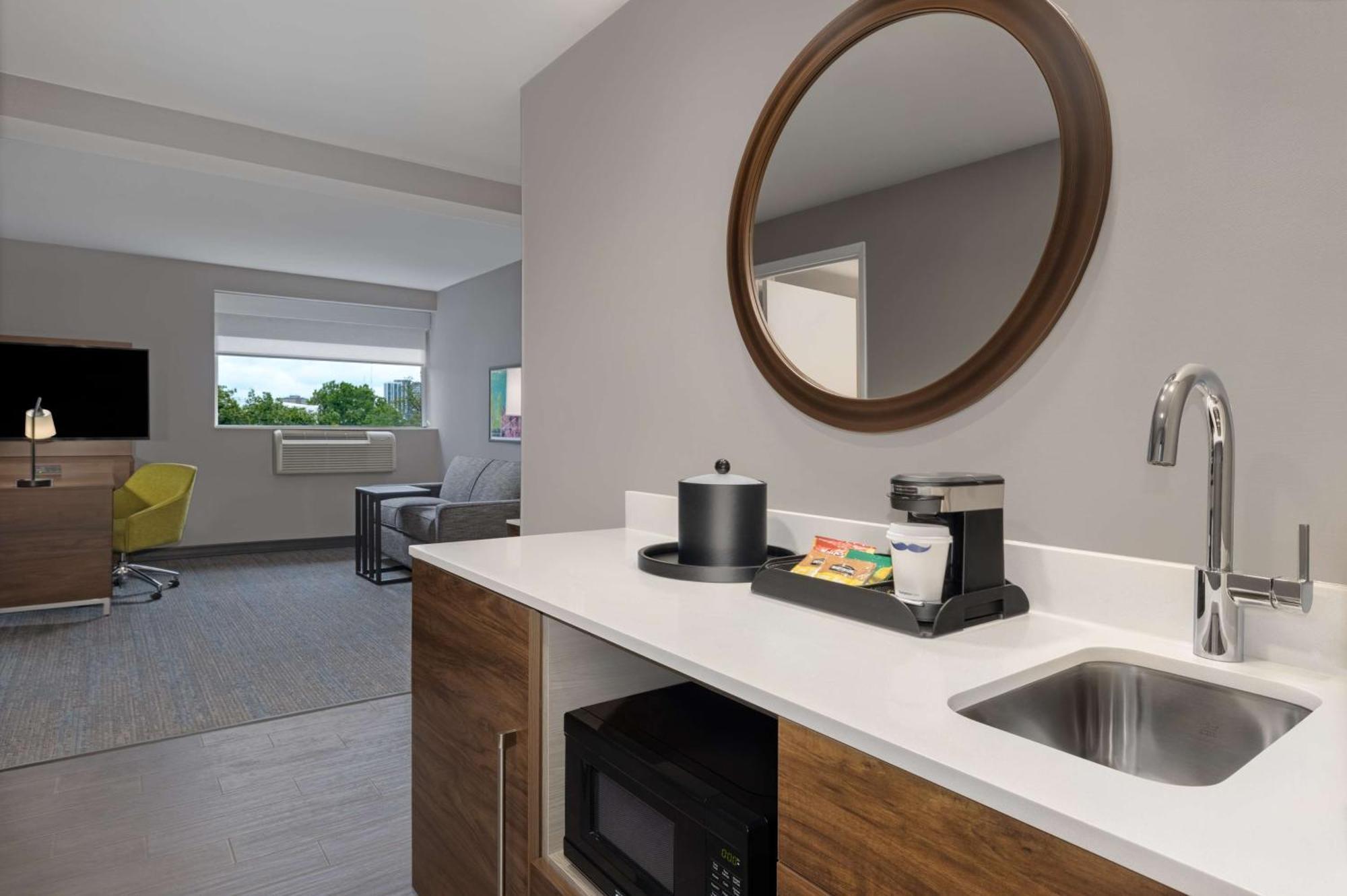 Hampton Inn & Suites By Hilton Toronto Downtown Экстерьер фото