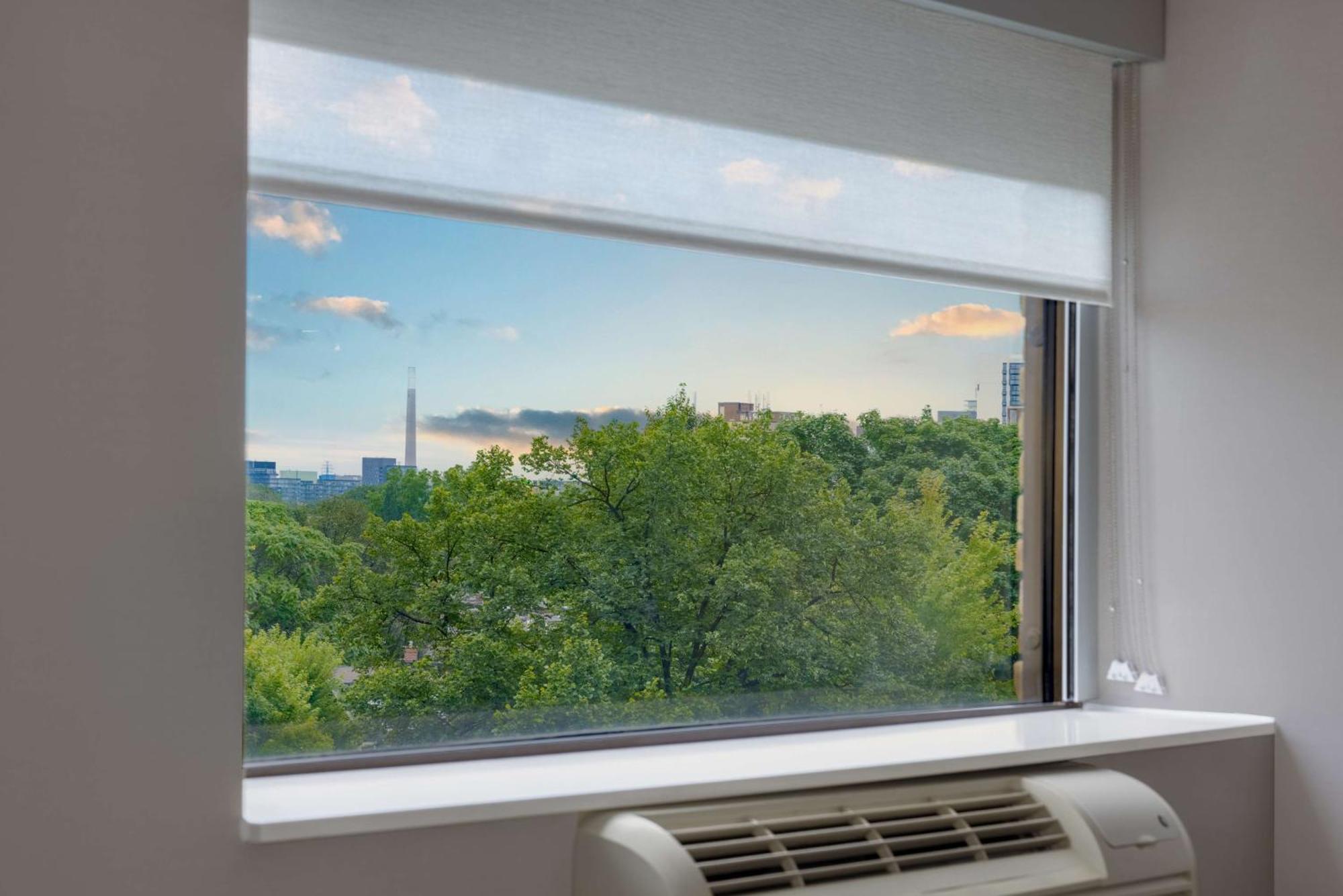Hampton Inn & Suites By Hilton Toronto Downtown Экстерьер фото