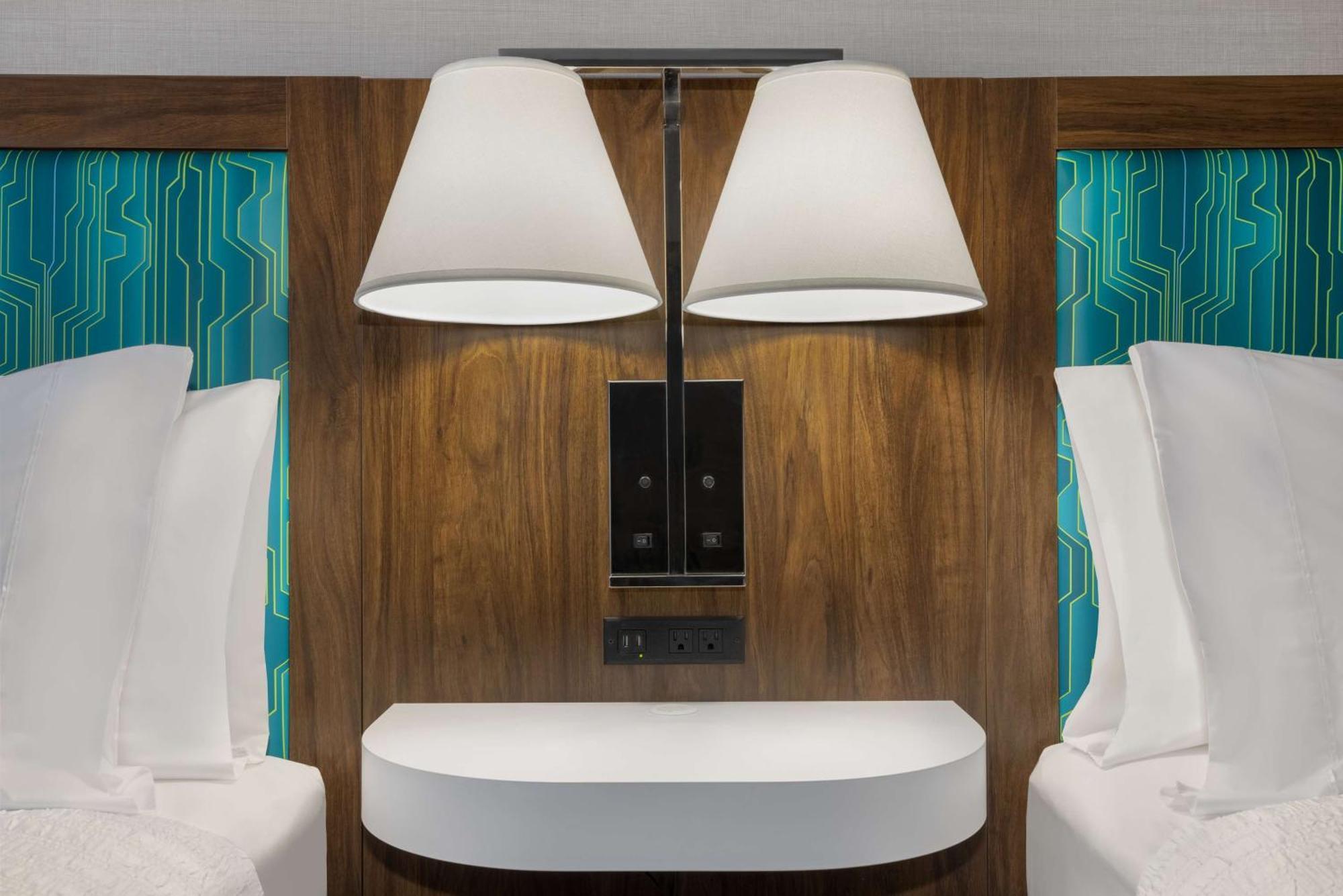 Hampton Inn & Suites By Hilton Toronto Downtown Экстерьер фото