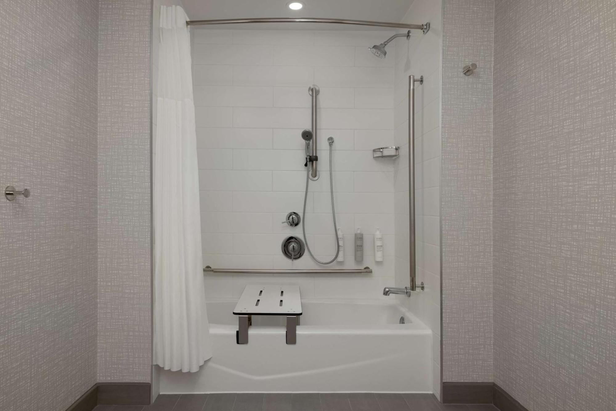 Hampton Inn & Suites By Hilton Toronto Downtown Экстерьер фото