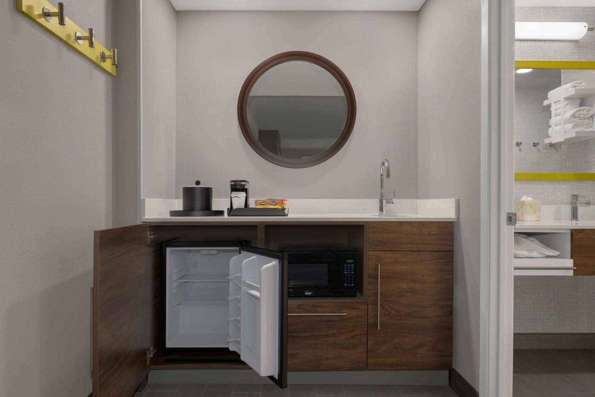 Hampton Inn & Suites By Hilton Toronto Downtown Экстерьер фото