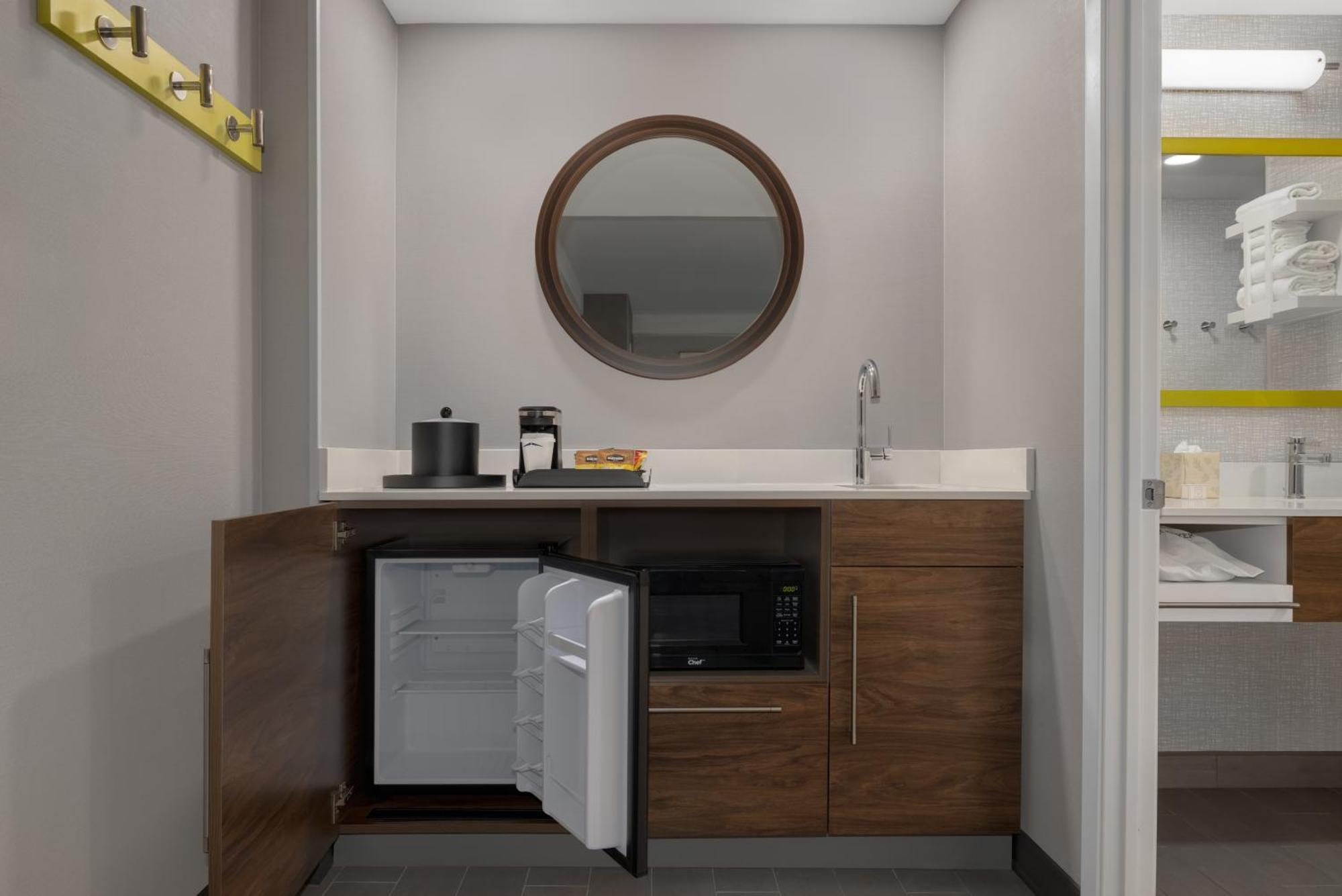 Hampton Inn & Suites By Hilton Toronto Downtown Экстерьер фото