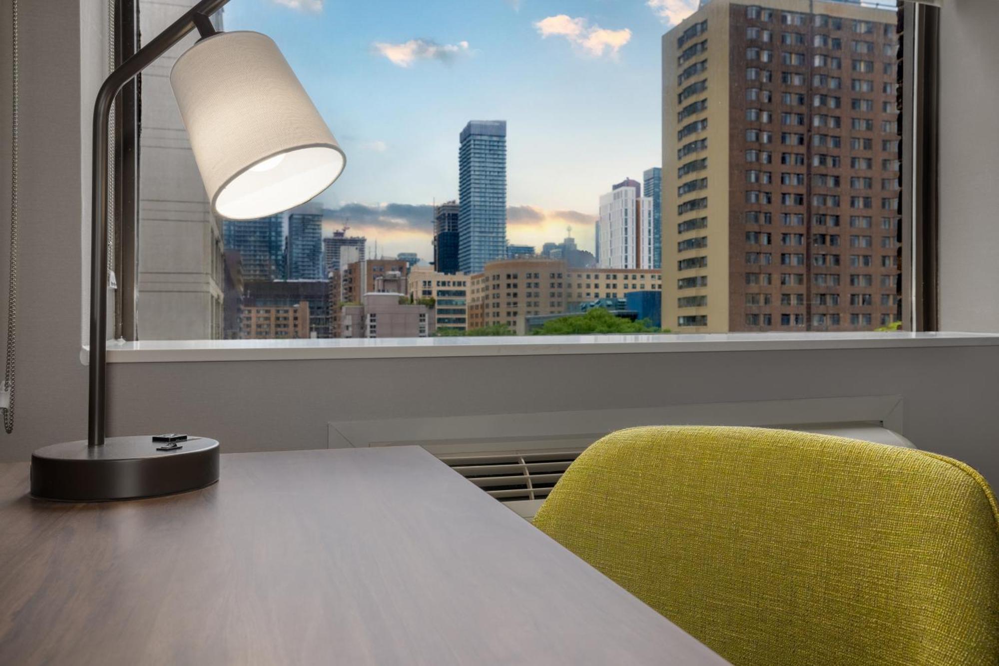 Hampton Inn & Suites By Hilton Toronto Downtown Экстерьер фото