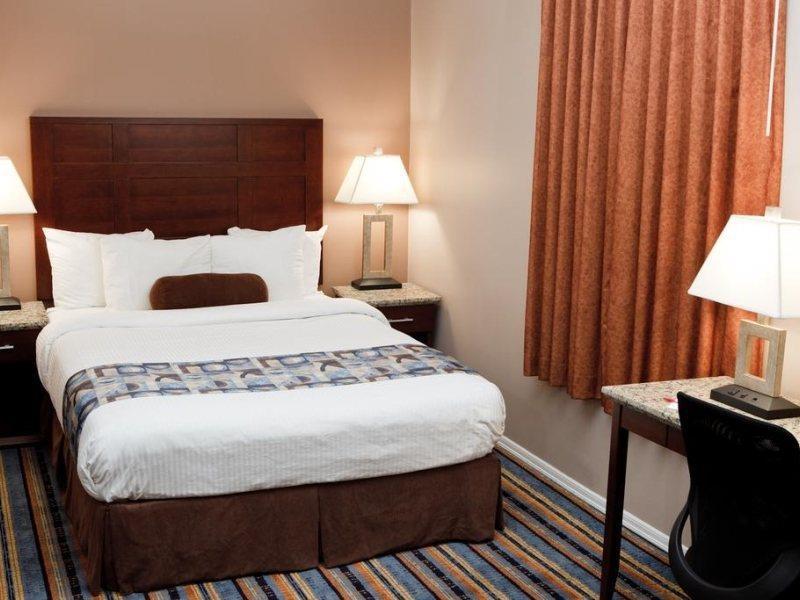 Hampton Inn & Suites By Hilton Toronto Downtown Экстерьер фото