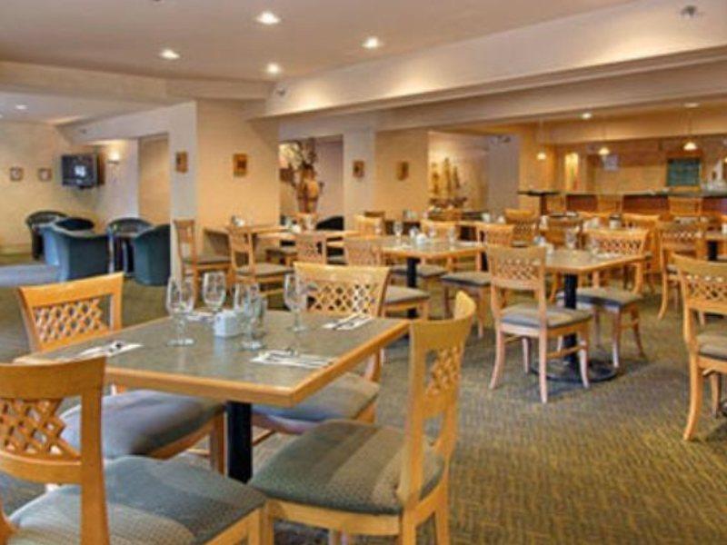 Hampton Inn & Suites By Hilton Toronto Downtown Ресторан фото