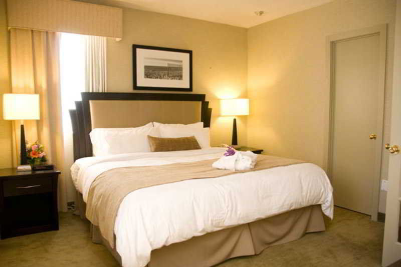 Hampton Inn & Suites By Hilton Toronto Downtown Экстерьер фото