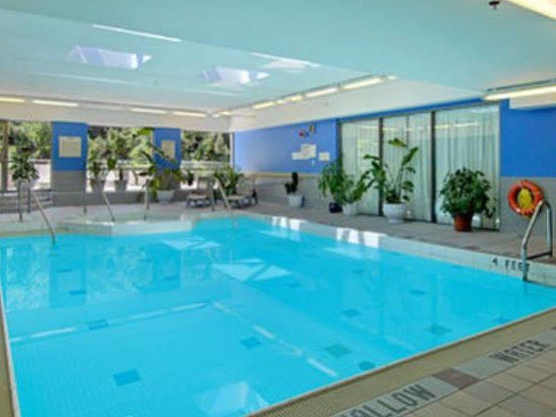 Hampton Inn & Suites By Hilton Toronto Downtown Экстерьер фото