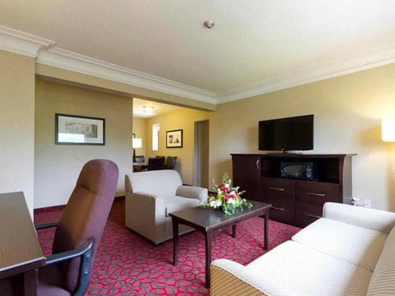 Hampton Inn & Suites By Hilton Toronto Downtown Экстерьер фото