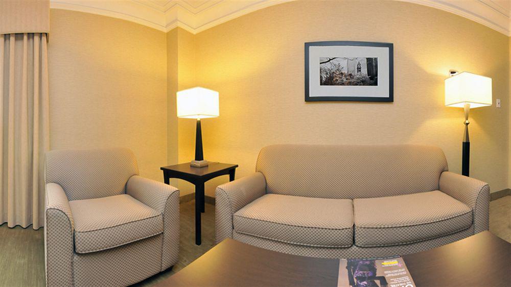 Hampton Inn & Suites By Hilton Toronto Downtown Экстерьер фото