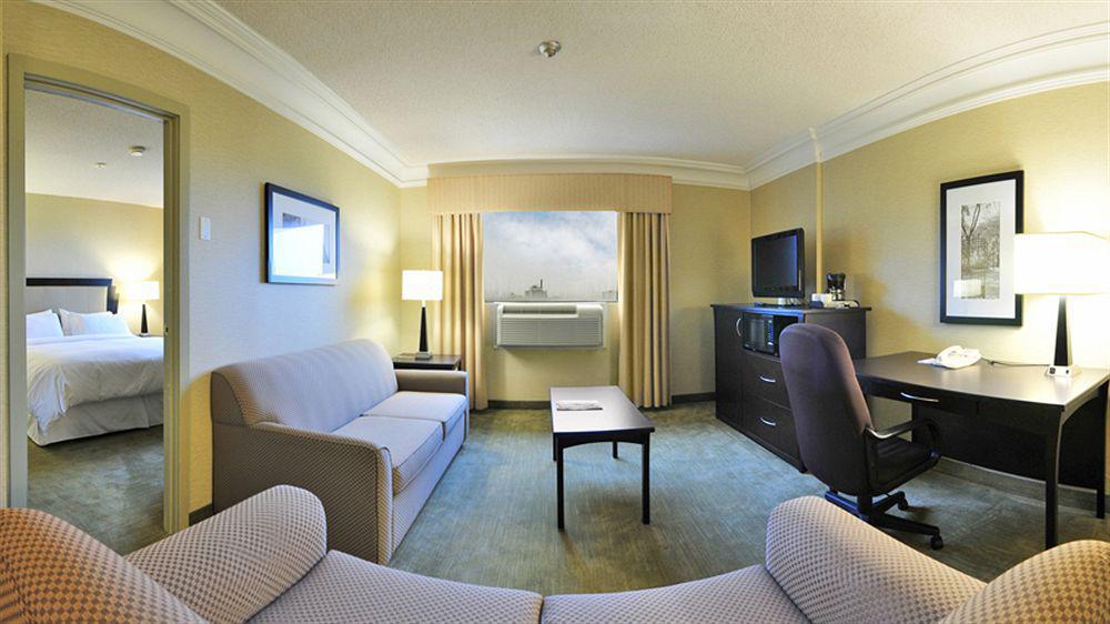Hampton Inn & Suites By Hilton Toronto Downtown Экстерьер фото