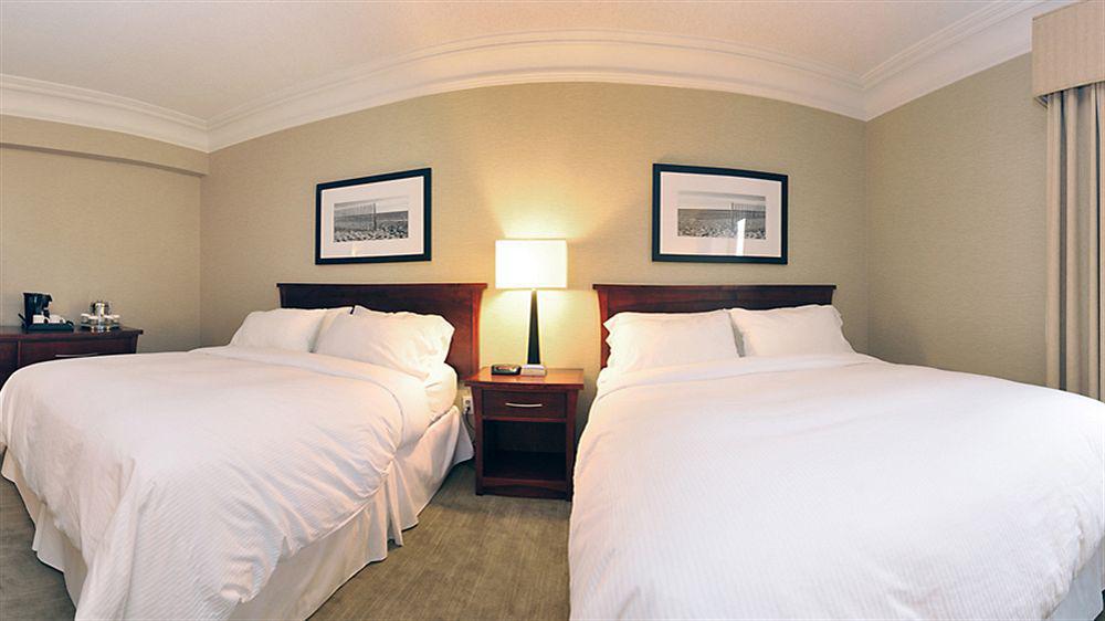 Hampton Inn & Suites By Hilton Toronto Downtown Экстерьер фото